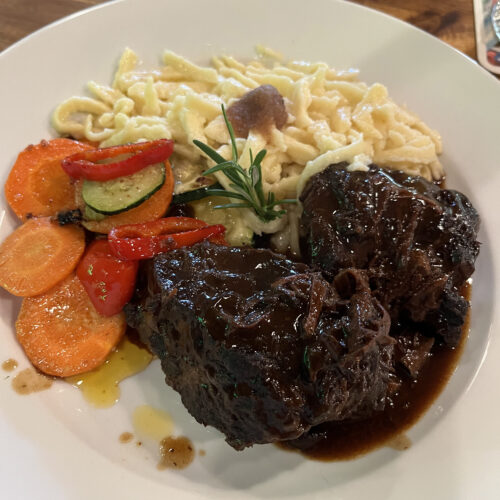 Restaurant FERDINAND auf der Waldau in Stuttgart Degerloch - eine unserer schwäbischen Spezialitäten, die butterzarten Ochsenbäckle