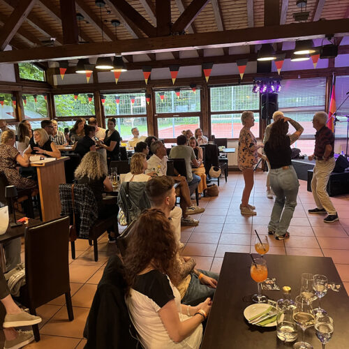 Eventlocation für Firmenveranstaltungen, Familienfeiern und Livemusik – das Restaurant FERDINAND auf der Waldau in Stuttgart Degerloch