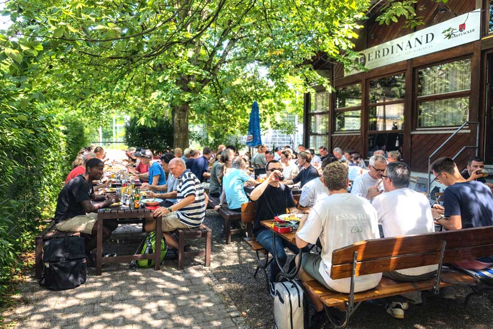 Der neue Mittagstisch im Ferdinand auf der Waldau – im Biergarten unter Kastanien in Stuttgart Degerloch